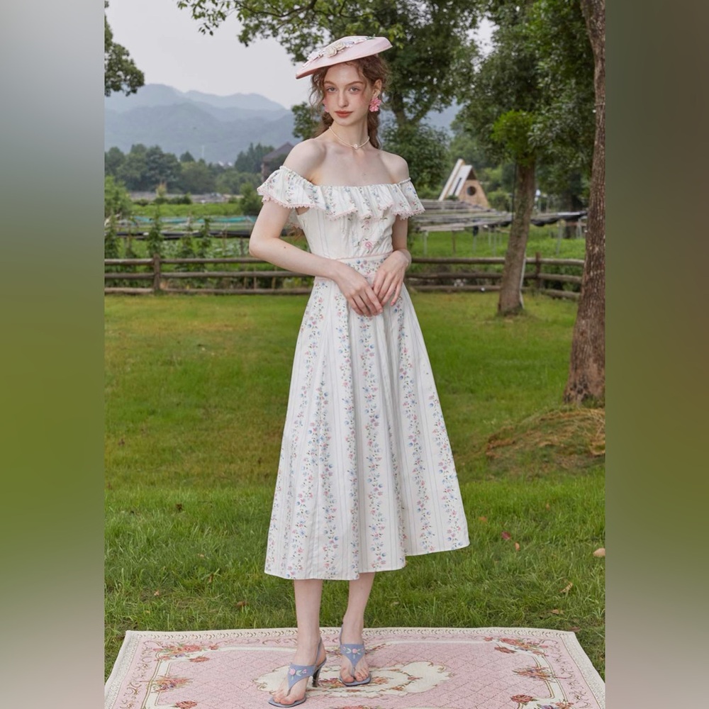 Lace Made | Stars Bellflower Dress | Size: Small